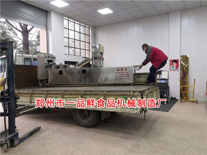 燴面機(jī)設(shè)備裝車(chē)
